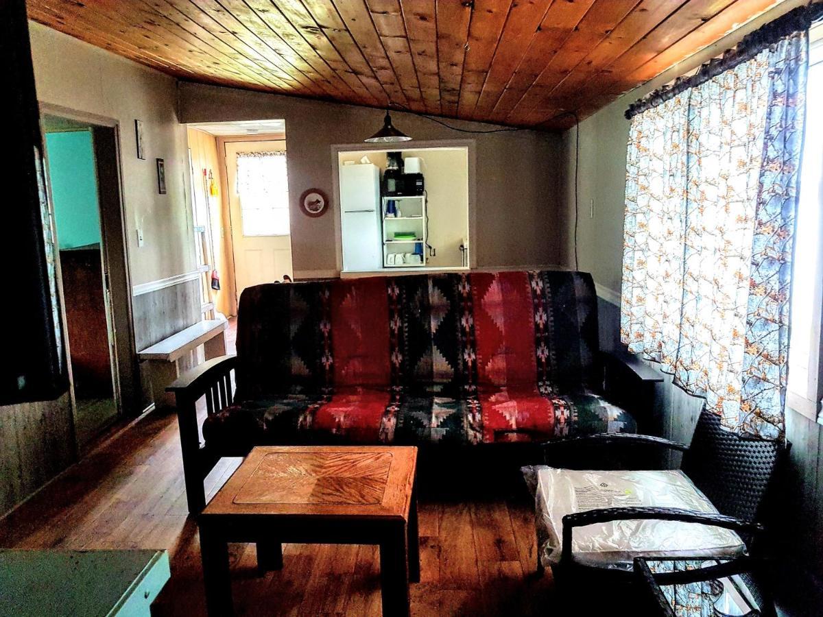 Marble Lake Lodge Cloyne Екстериор снимка