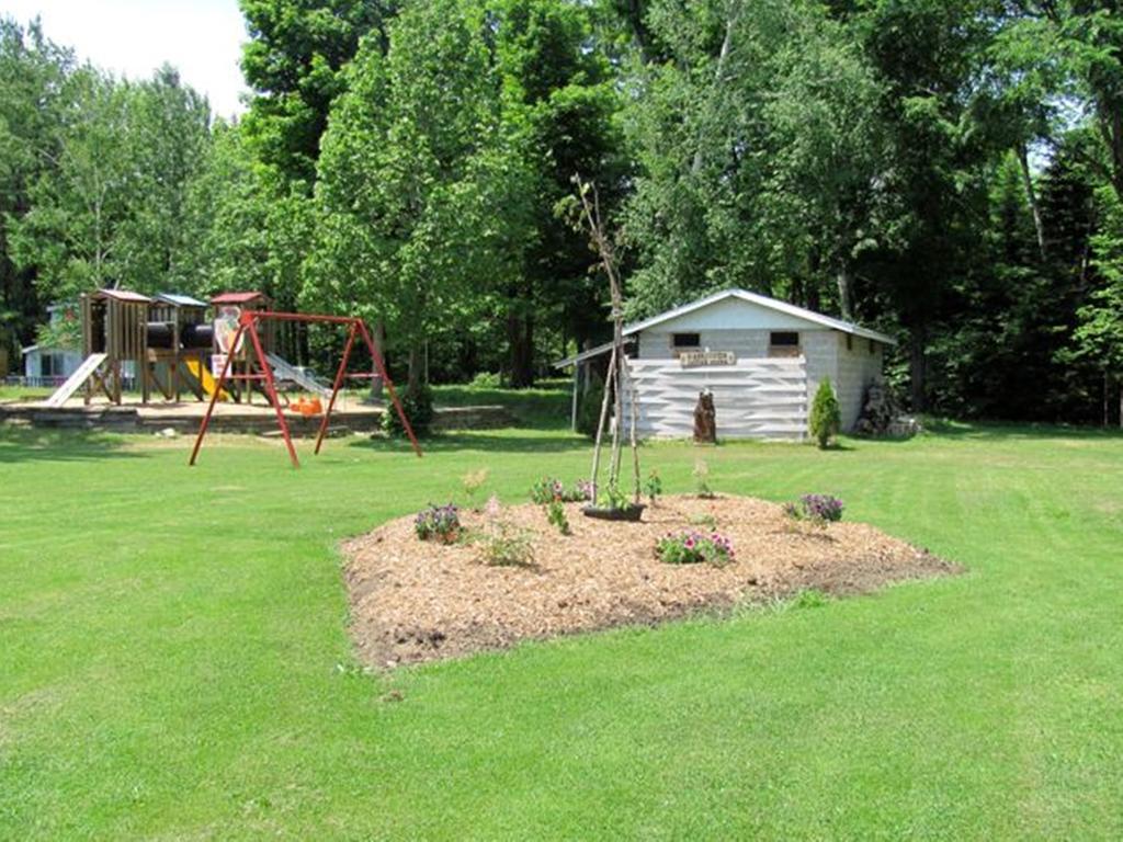 Marble Lake Lodge Cloyne Екстериор снимка