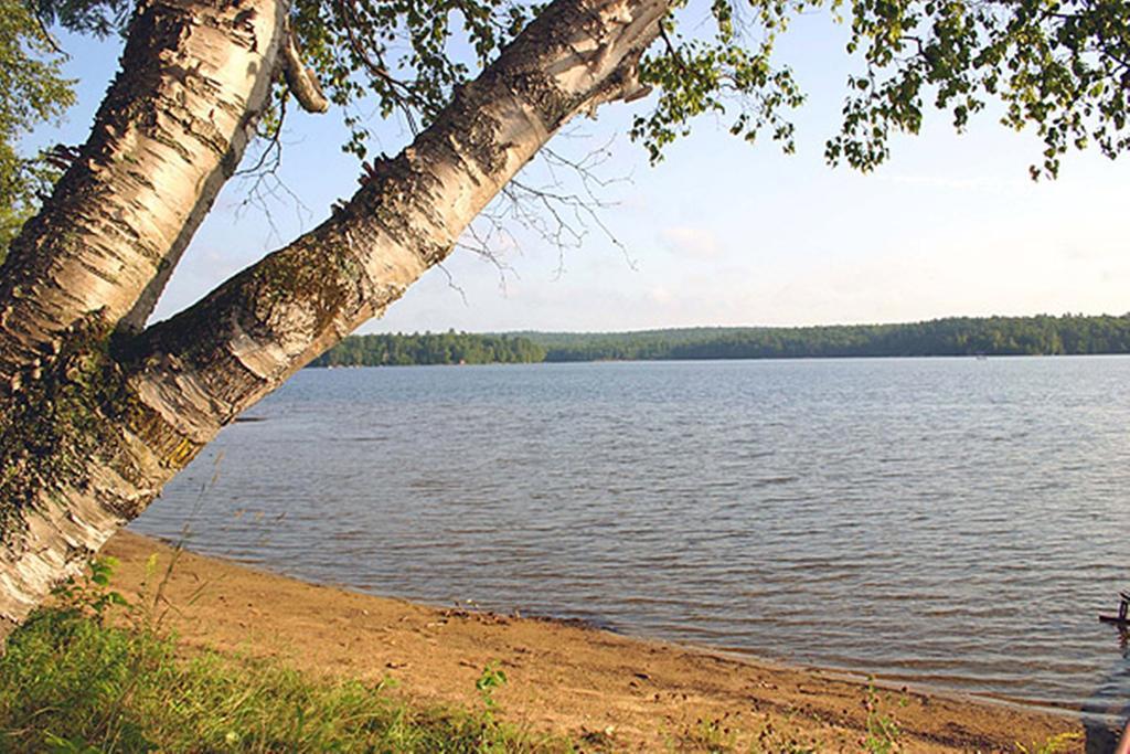 Marble Lake Lodge Cloyne Екстериор снимка