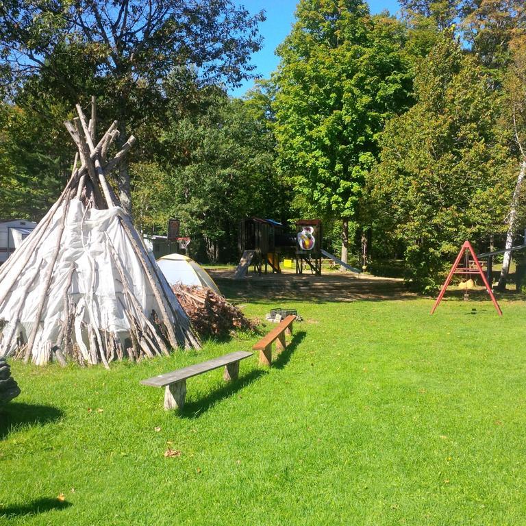 Marble Lake Lodge Cloyne Екстериор снимка