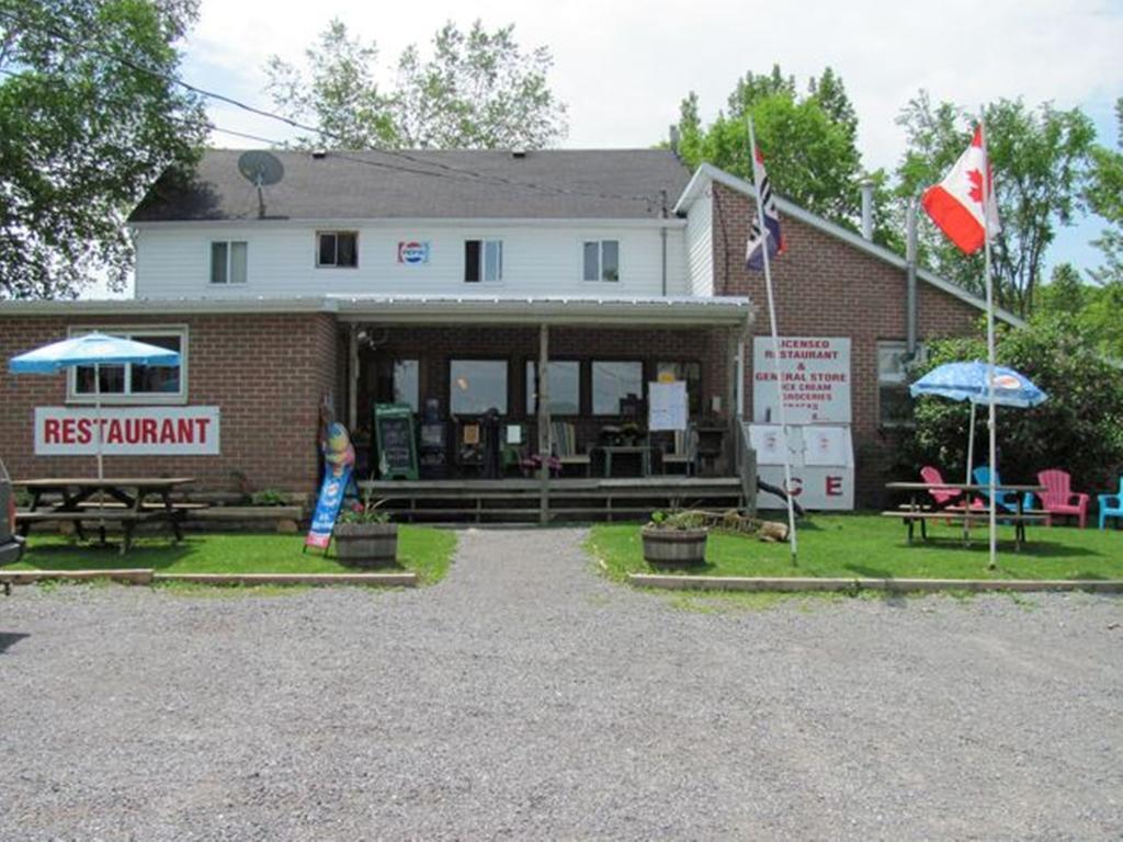 Marble Lake Lodge Cloyne Екстериор снимка
