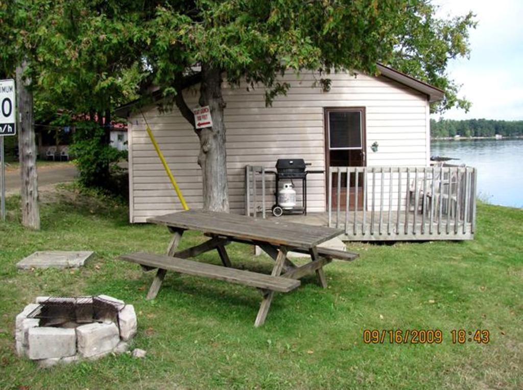Marble Lake Lodge Cloyne Стая снимка